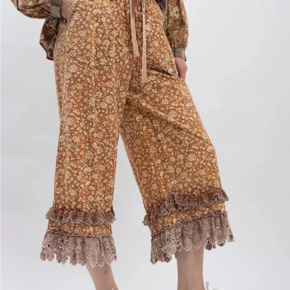 Floral Lace Trim Wide-Leg Bloomers - Picture 3 of 8